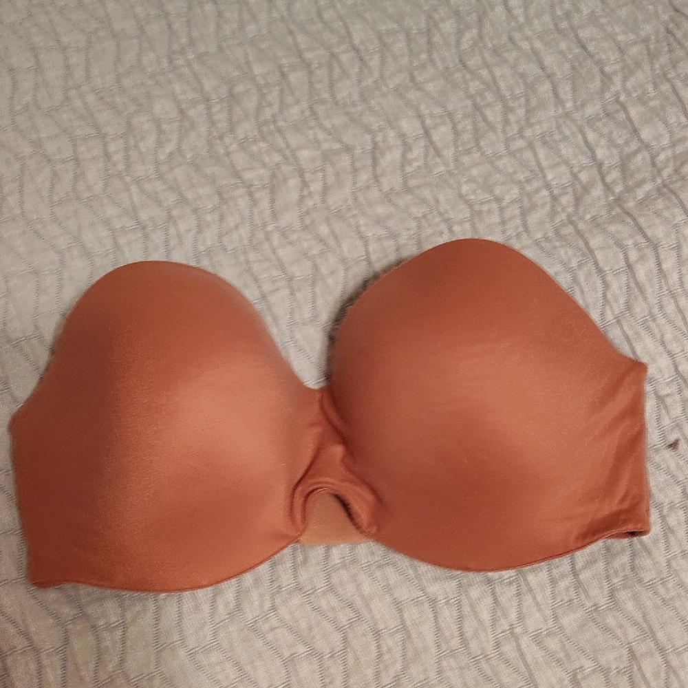 Seamless Strapless Bra in Pink